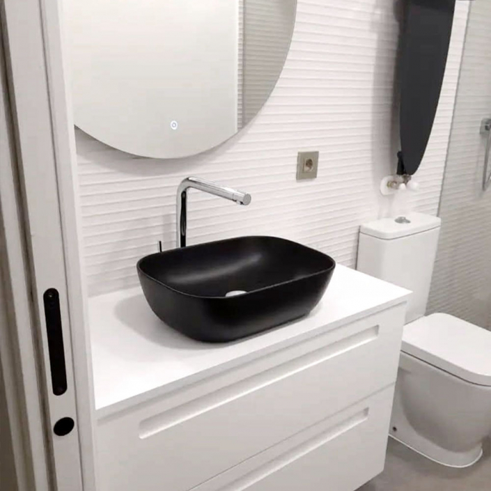 baño reformado estilo minimalista