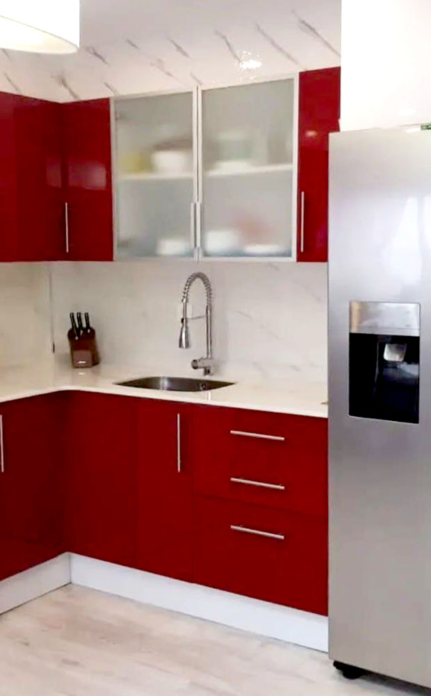 reforma de cocina blaco y rojo IB reformas en zaragoza